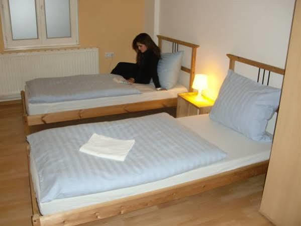 Shiva'S Citysleep Cologne Exterior photo